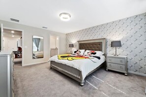 5 室のベッドルーム、デスク、アイロン / アイロン台、旅行用�ベビーベッド