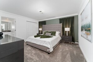 4 chambres, fer et planche à repasser, lit de bébé portatif, Wi-Fi