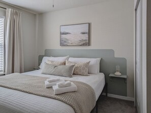 5 室のベッドルーム、デスク、アイロン / アイロン台、旅行用ベビーベッド