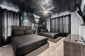 6 bedrooms, desk, iron/ironing board, travel crib