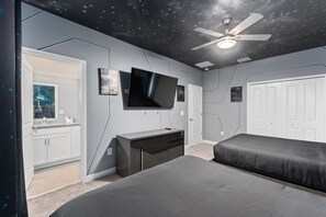 6 chambres, bureau, fer et planche à repasser, lit parapluie