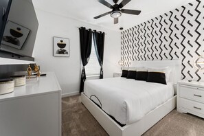 6 bedrooms, desk, iron/ironing board, travel cot