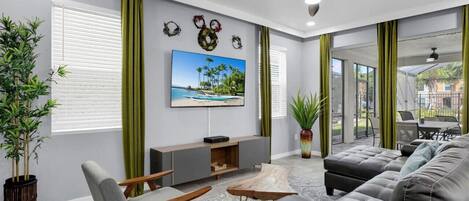 Téléviseur, table de baby-foot, table de ping-pong