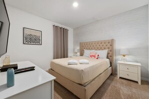 7 bedrooms, desk, iron/ironing board, travel crib - 7BD Amazing Home Game Room Pool and Spa near Disney (Davenport)