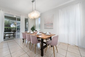 Dining - 7BD Amazing Home Game Room Pool and Spa near Disney (Davenport)