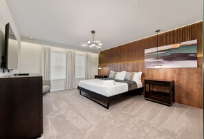 5 bedrooms, desk, iron/ironing board, travel crib