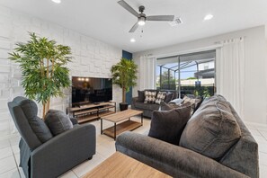 テレビ、暖炉、テーブルサッカー台