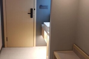 Room - Haihai Hotel (Wuhan University of Technology Wenzhi Street Subway Station) (Wuhan)