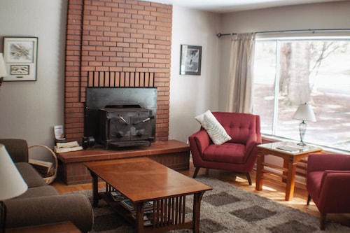 Three Bedroom Home on the North Umpqua river
