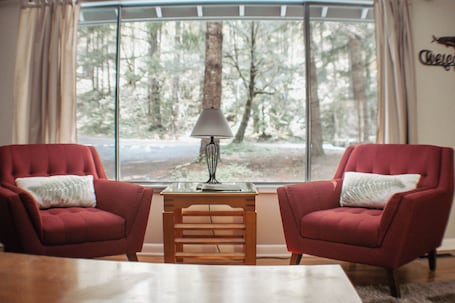 Interior. Three Bedroom Home on the North Umpqua river