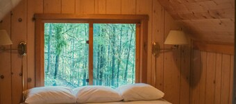 Hideaway Cottage above Steamboat Creek in the North Umpqua National Forest