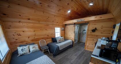 1 Room Cabin- " The Farm House"