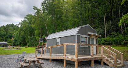 1 Room Cabin- " The Farm House"