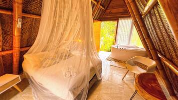 Deluxe-bungalow, parveke, näköala puutarhaan | 1 makuuhuone, tallelokero huoneessa, ilmainen Wi-Fi