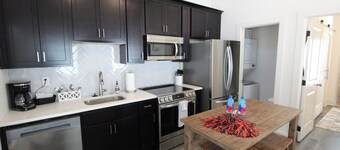 New Luxury 1BR Cottage in Downtown Auburn Cottage District!