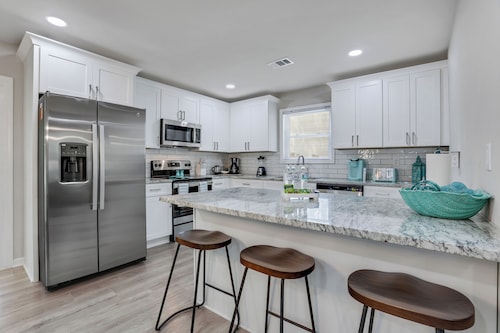 Rare Find Atlanta Retreat, this weekend just opened, Near Airpott+EV Charger