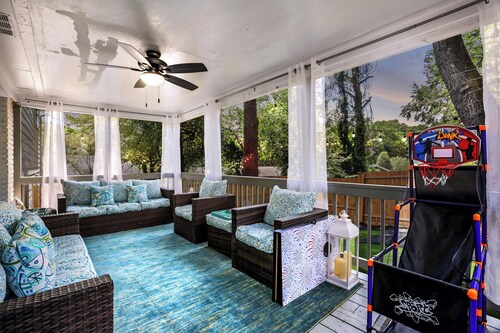 Family-Friendly Atlanta Home Near Airport with Patio, Backyard & EV Charger