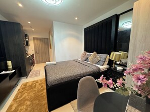 Deluxe Studio Suite, Courtyard View - The Lennox  (Accra)