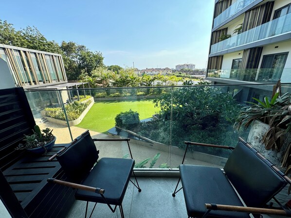 Deluxe Studio Suite, Courtyard View | Terrace/patio - The Lennox  (Accra)