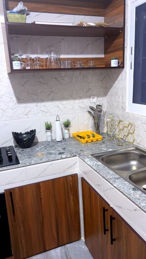 Private kitchen - Cosy apartment with everything you need for a perfect stay". (Libreville,Agondjé)
