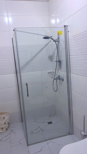 Shower, hair dryer, towels, soap - Cosy apartment with everything you need for a perfect stay". (Libreville,Agondjé)
