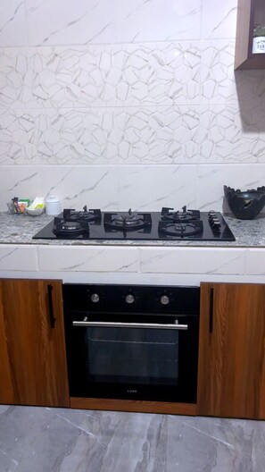 Private kitchen - Cosy apartment with everything you need for a perfect stay". (Libreville,Agondjé)