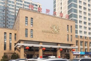A building with a sign that reads 'AODOLICHOME' and a logo with a lion.