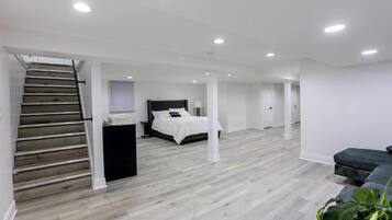 4 bedrooms, iron/ironing board, free WiFi, bed sheets