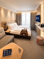 Quarto standard, 1 cama Queen e sofá-cama | Roupas de cama antialérgicas, escrivaninha