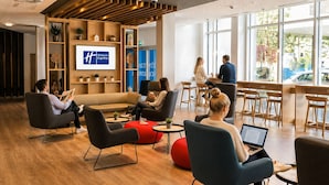 Lobby-lounge