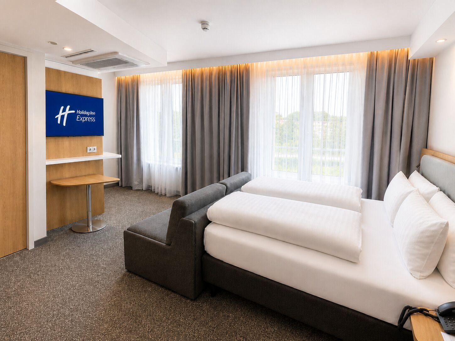 Standard Room, 1 Queen Bed with Sofa bed | Hypo-allergenic bedding, desk, laptop workspace, blackout curtains
