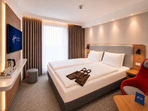 Hypo-allergenic bedding, desk, laptop workspace, blackout curtains - Holiday Inn Express Munich Airport - Erding by IHG (Erding)