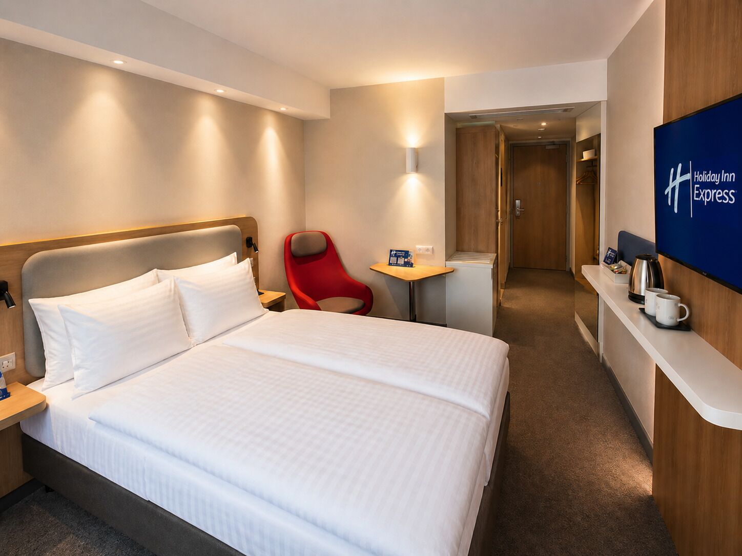 Standaard kamer, 1 queensize bed | Hypoallergeen beddengoed, een bureau, een laptopwerkplek