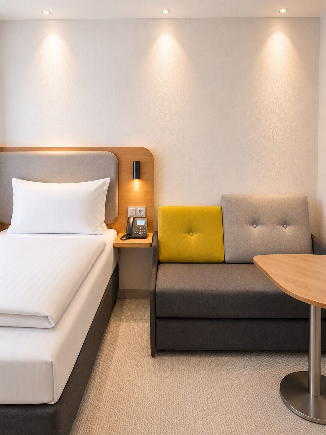 Standardzimmer, 1 Queen-Bett und Schlafsofa | Allergikerbettwaren, Schreibtisch, laptopgeeigneter Arbeitsplatz