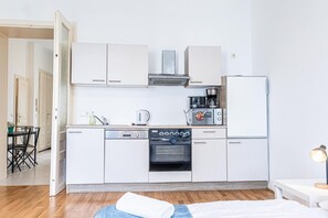 Mikrobølgeovn, ovn, kogeplade, kaffe-/temaskine