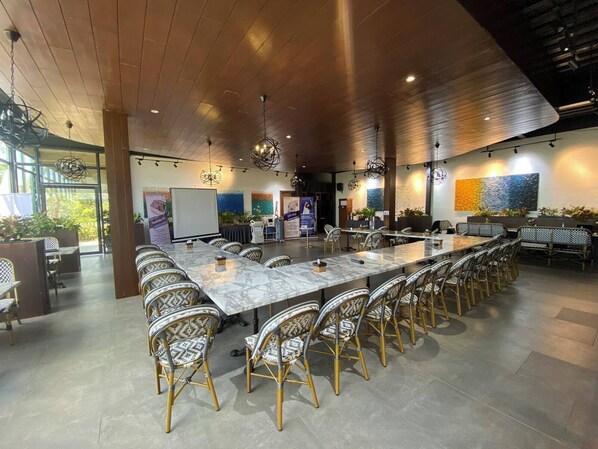 Meeting facility