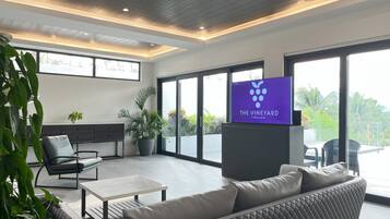 Luxury Villa, 3 Bedrooms, Non Smoking, Bathtub | Living area