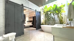 Villa luxueuse, 4 chambres | Salle de bain | Articles de toilette (gratuits), séchoir à cheveux, pantoufles, bidet