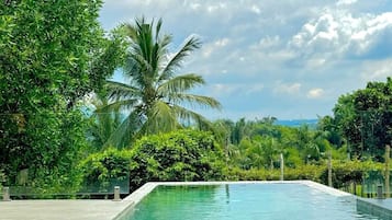 Luxe villa, 4 slaapkamers | Uitzicht op de tuin