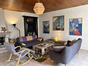 Télévision, cheminée