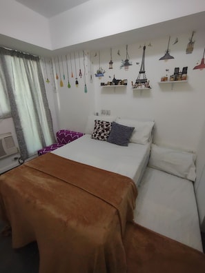 1 bedroom, desk, iron/ironing board, WiFi