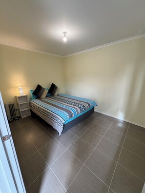 1 bedroom, desk, WiFi, bed sheets