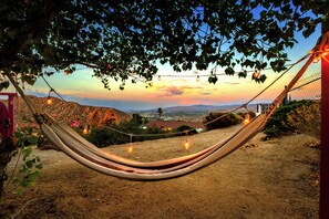 Property grounds - Stunning Views, Speakeasy Bar, Pool, Hot Tub, Sauna, Cold Plunge, Outdoor dining (Yucca Valley)