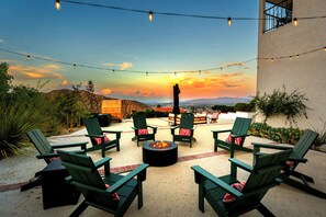 Terrace/patio - Stunning Views, Speakeasy Bar, Pool, Hot Tub, Sauna, Cold Plunge, Outdoor dining (Yucca Valley)