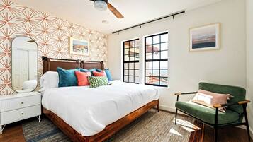 4 bedrooms, iron/ironing board, WiFi, bed sheets