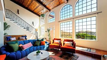 Televisión y chimenea