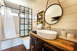 Dusche, Whirlpool, Haartrockner, Bidet