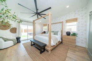 7 bedrooms, desk, iron/ironing board, travel cot