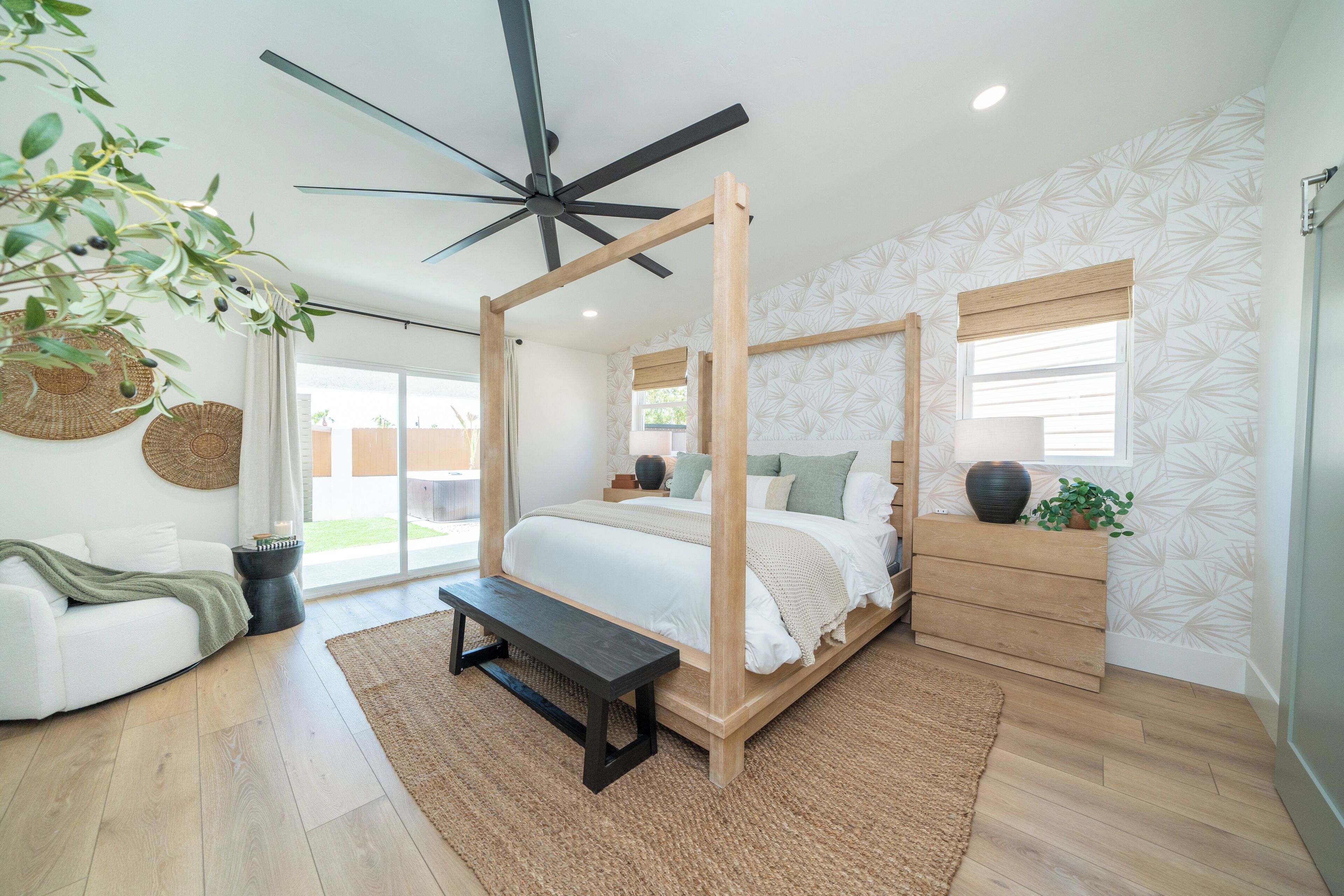 7 Schlafzimmer, Schreibtisch, Bügeleisen/Bügelbrett, Reisekinderbett