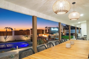 Outdoor dining - Pickleball | Pool • Spa • Sleeps 26 | Near Marina (Lake Havasu City)